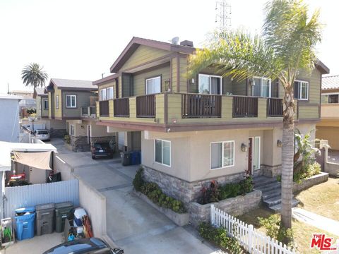 Photo of 2516 Gates Avenue #B, Redondo Beach, CA 90278 (MLS # 26840671)