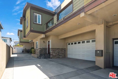 Photo of 2516 Gates Avenue #B, Redondo Beach, CA 90278 (MLS # 26840671)