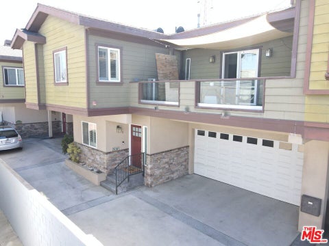 Photo of 2516 Gates Avenue #B, Redondo Beach, CA 90278 (MLS # 26840671)