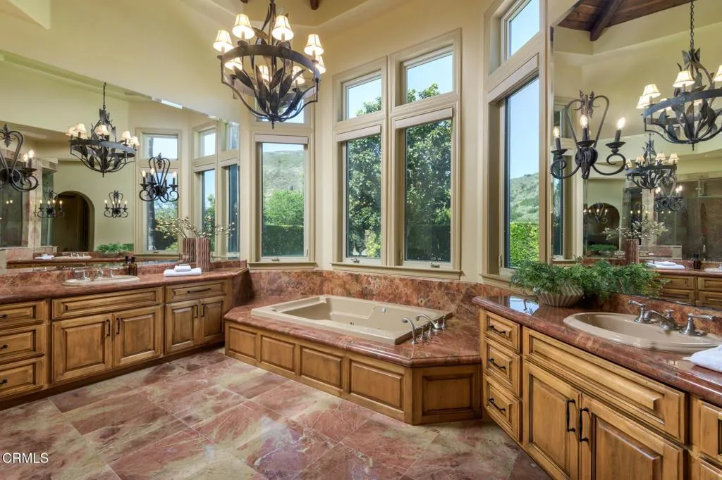 Santa Rosa, California 93012, United States, 5 Bedrooms Bedrooms, ,5 BathroomsBathrooms,Residential,Active,137901