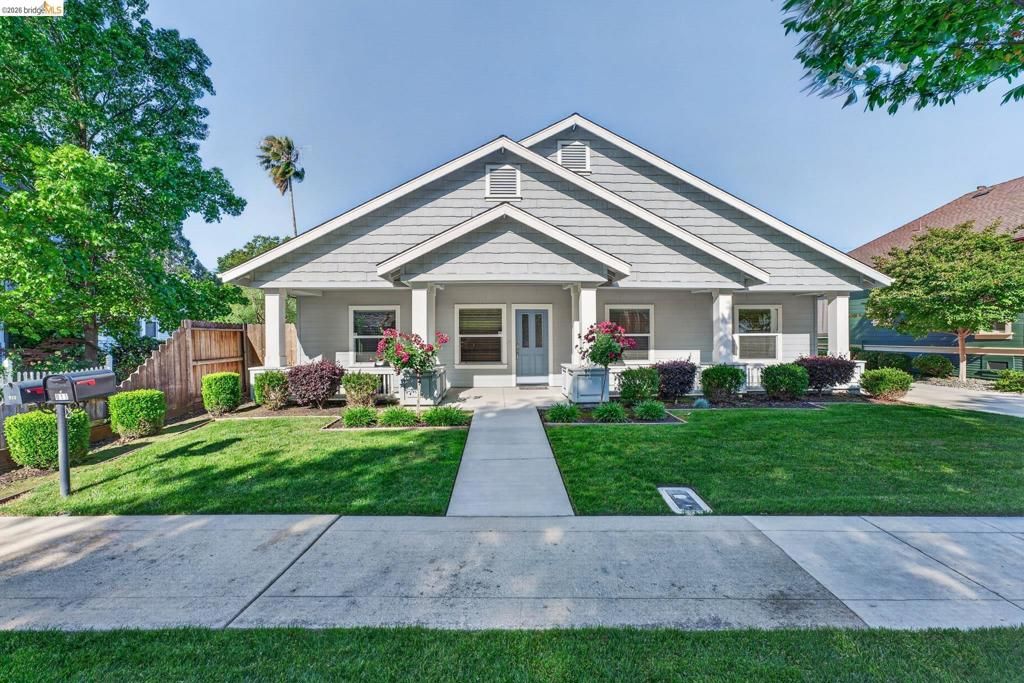 Photo of 813 S School St St, Lodi, CA 95240 (MLS # 41131335)