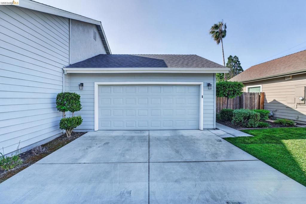 Photo of 813 S School St St, Lodi, CA 95240 (MLS # 41131335)