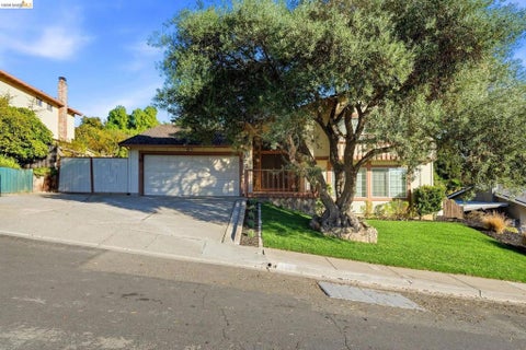 Photo of 122 Stratford St ST, Vallejo, CA 94591 (MLS # 41152177)