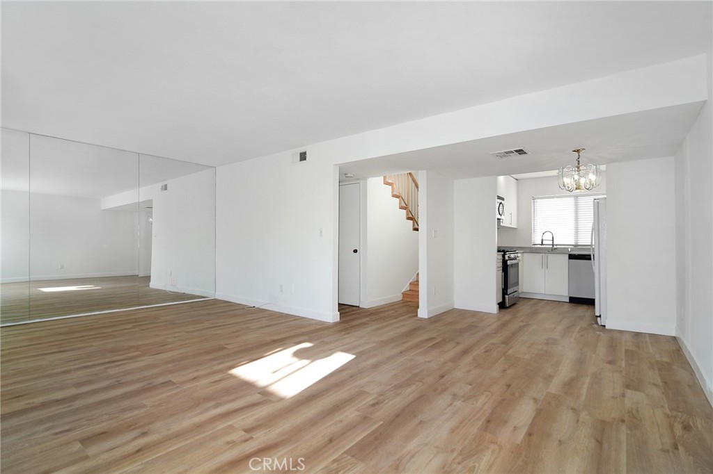 18931 Kittridge Street 73