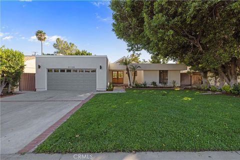 Photo of 21108 Mayall, Chatsworth, CA 91311 (MLS # SR26004838)