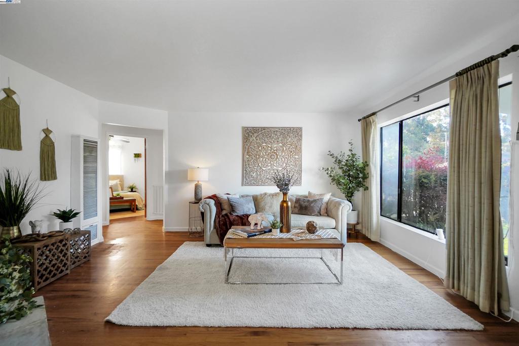 SOBRANTE PARK - Residential