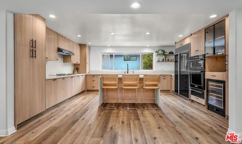 Photo of 20 Voyage Street, Marina Del Rey, CA 90292 (MLS # 26655515)