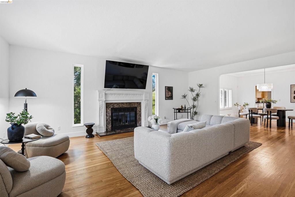 2237 Trafalgar Pl
