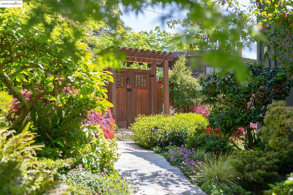 CLAREMONT - Residential