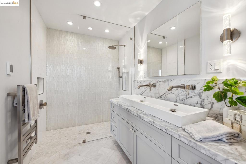 CLAREMONT - Residential