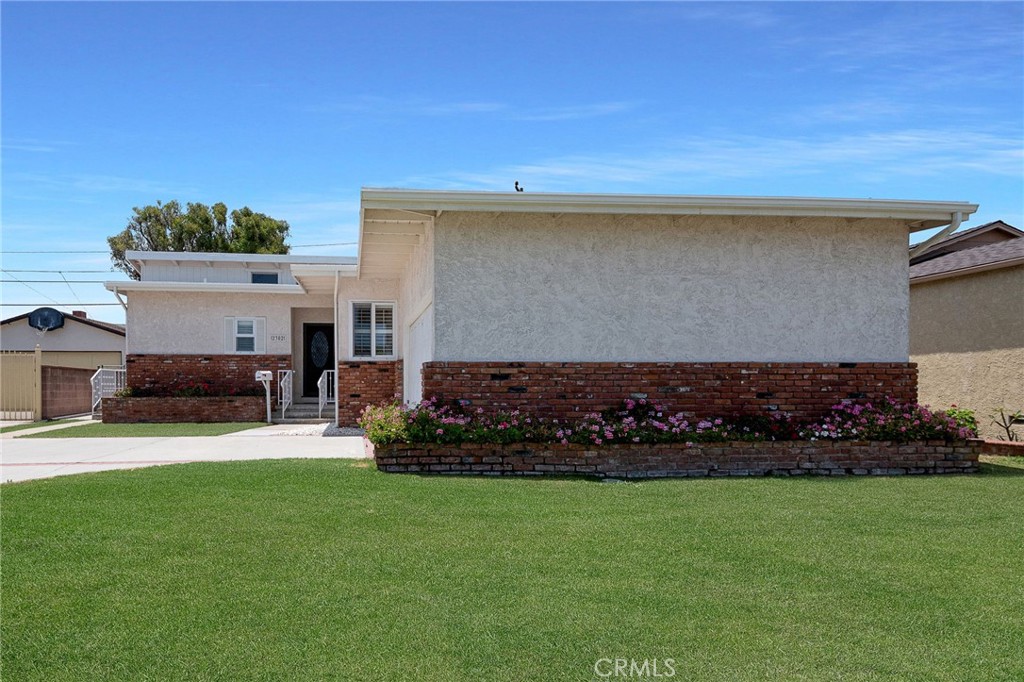 2302 W 177th Street