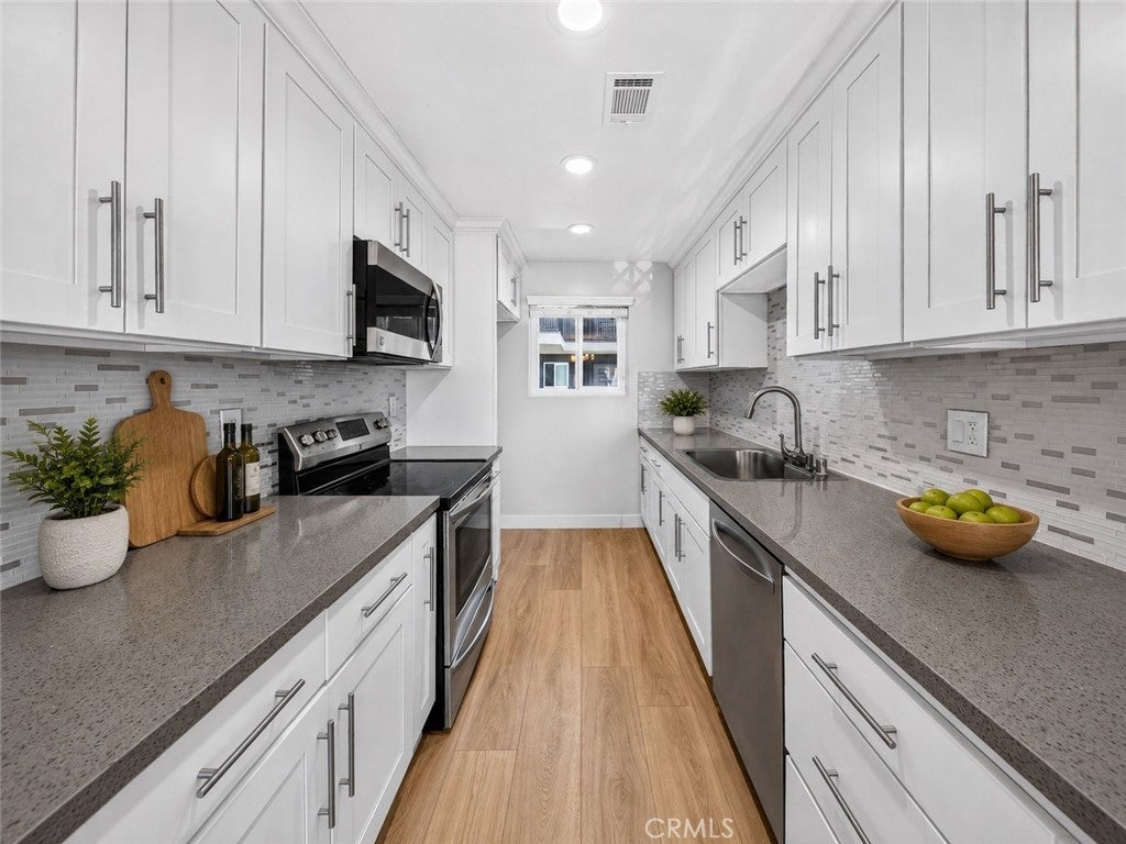 433 S Manhattan Pl 206