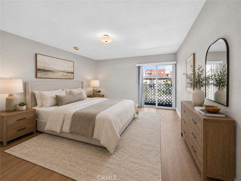 433 S Manhattan Pl 206