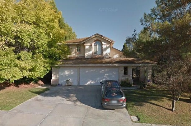 Short Sale!!! This 2,400+ sq. ft. 5 bedroom 3 bathroom home is well located. In need of some TLC. Cool coastal breezes, warm summer nights, private back yard. Neighborhoods: Rancho Penasquitos Other Fees: 0 Sewer: Public Sewer Topography: LL