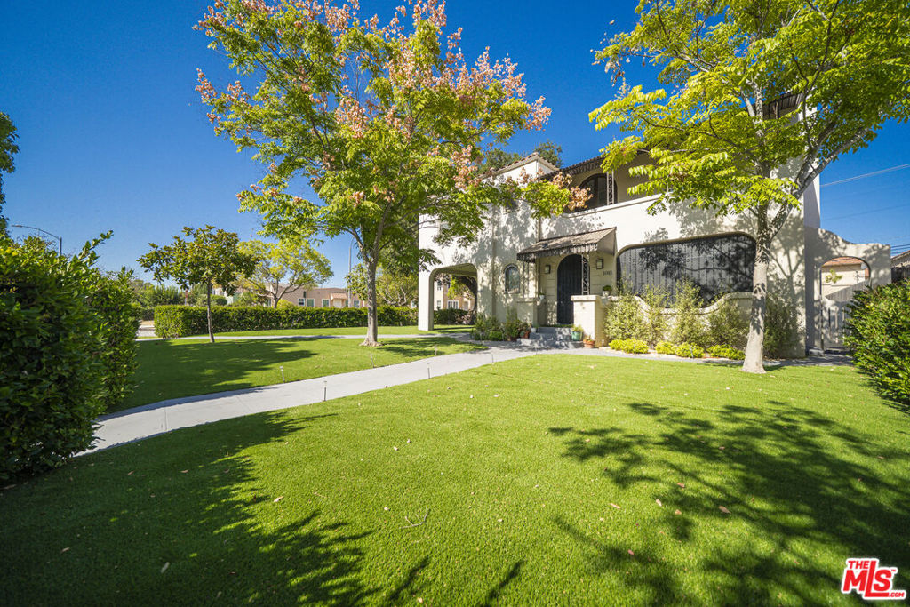 Beautiful Spanish-Style Home with 3 Bedrooms and 1.5 Bathrooms in the Heart of Hancock Park! This charming corner lot residence features newly planted expansive lawns, mature hedges, and bushes for added privacy. Located on the upper level, the home offers an open-concept living area and an updated kitchen with modern cabinetry and a convenient center island, perfect for cooking. The living and dining rooms are subtly defined, creating versatile spaces for both relaxation and entertaining. Abundant windows provide excellent airflow and natural light throughout. The home features hardwood floors and tile finishes. Additional highlights include a cozy living room fireplace and a large elongated balcony equipped with an awning to enjoy fresh air while keeping out direct sunlight.