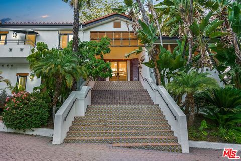 Photo of 17036 Rancho Street, Encino, CA 91316 (MLS # 26677477)