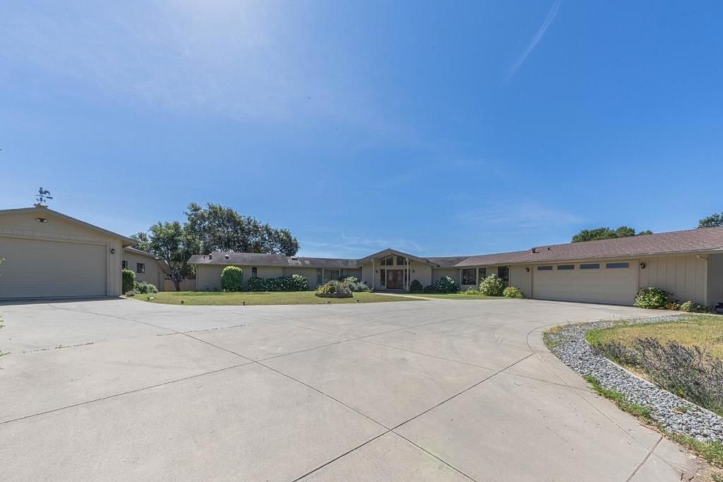 Photo of 169 Old Stage Road, Salinas, CA 93908 (MLS # ML82038913)