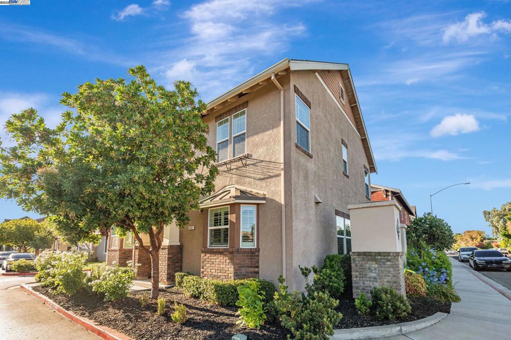 5801 Flora Cmn