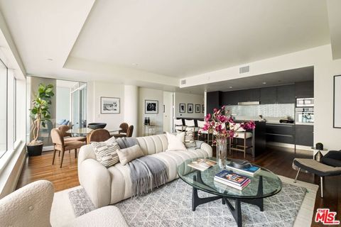 Photo of 6250 Hollywood Boulevard #5N, Los Angeles, CA 90028 (MLS # 25614089)