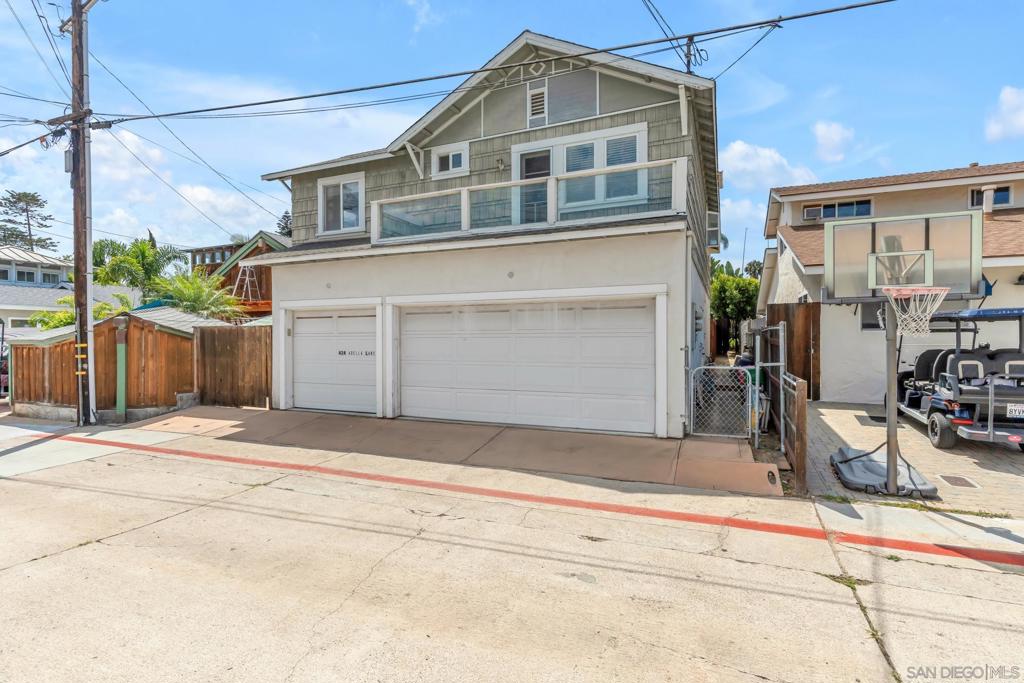 424 Adella LN