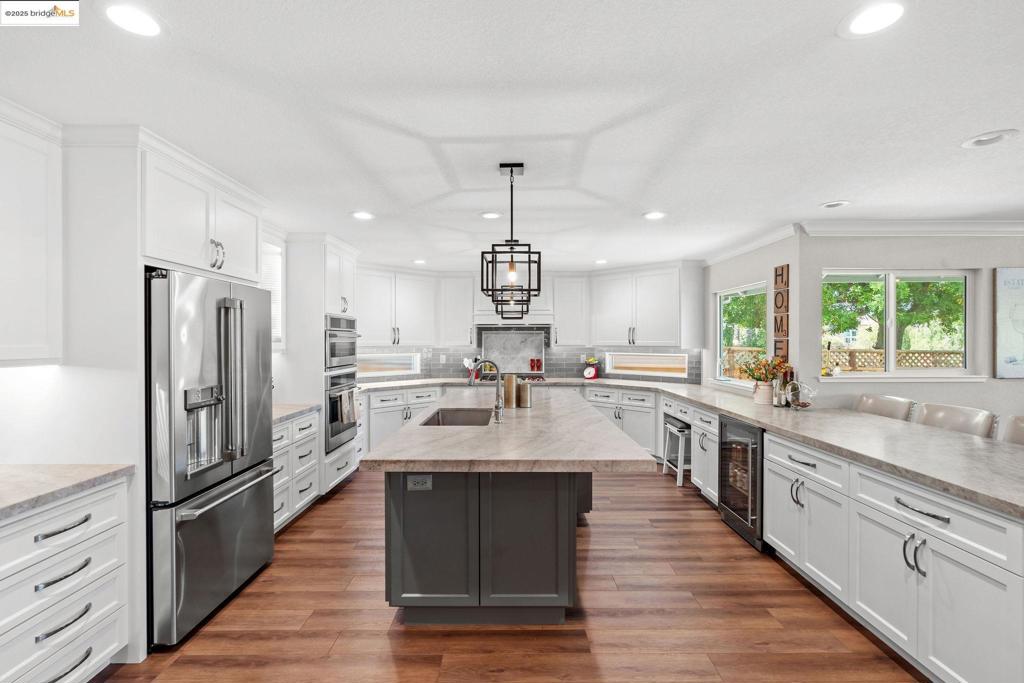 DISCOVERY BAY COUNTRY CLUB - Residential