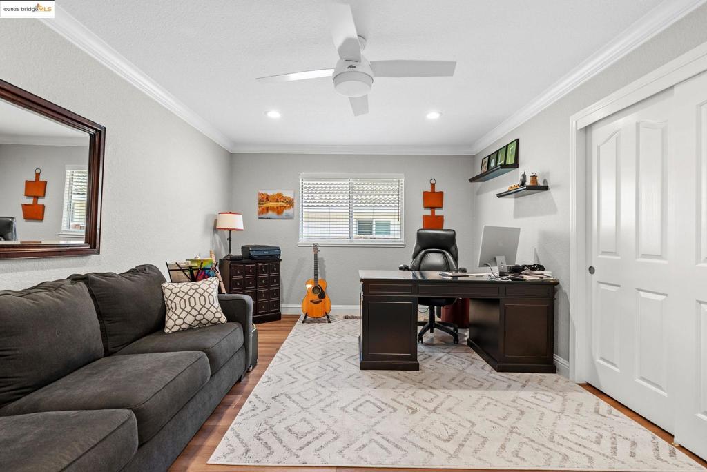 DISCOVERY BAY COUNTRY CLUB - Residential