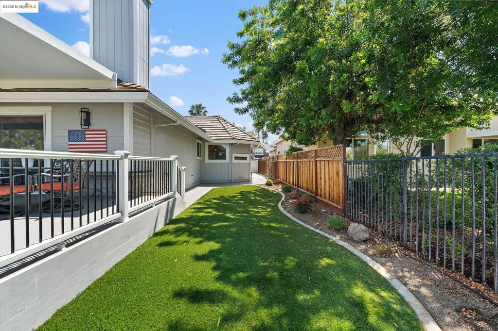 DISCOVERY BAY COUNTRY CLUB - Residential