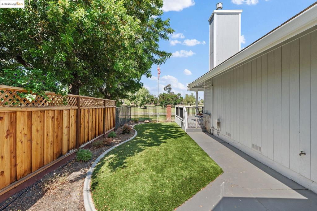 DISCOVERY BAY COUNTRY CLUB - Residential