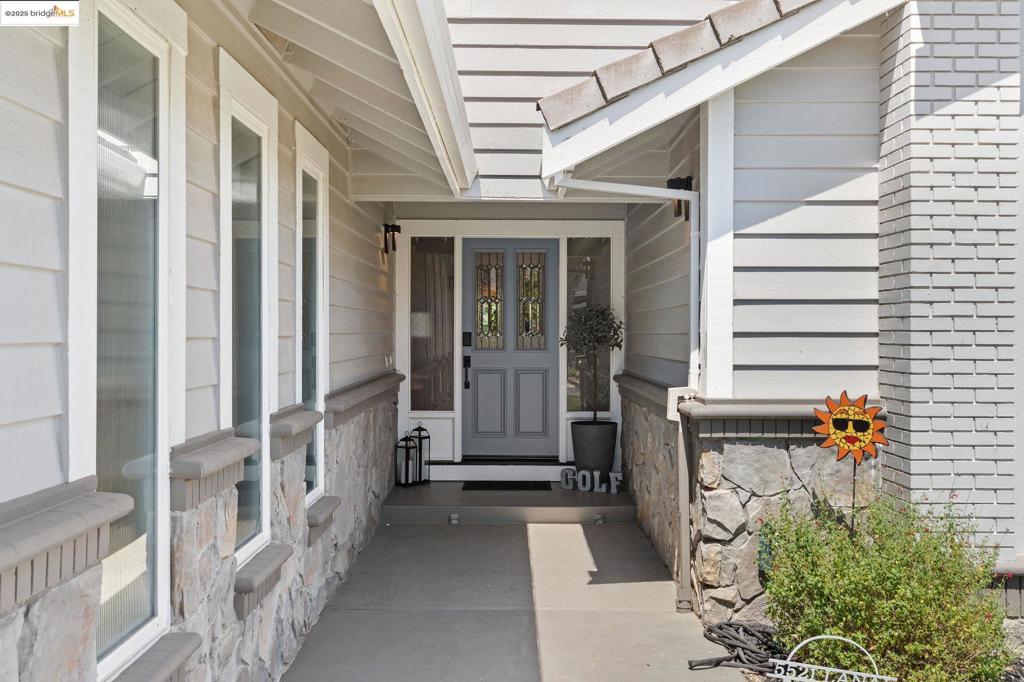 DISCOVERY BAY COUNTRY CLUB - Residential