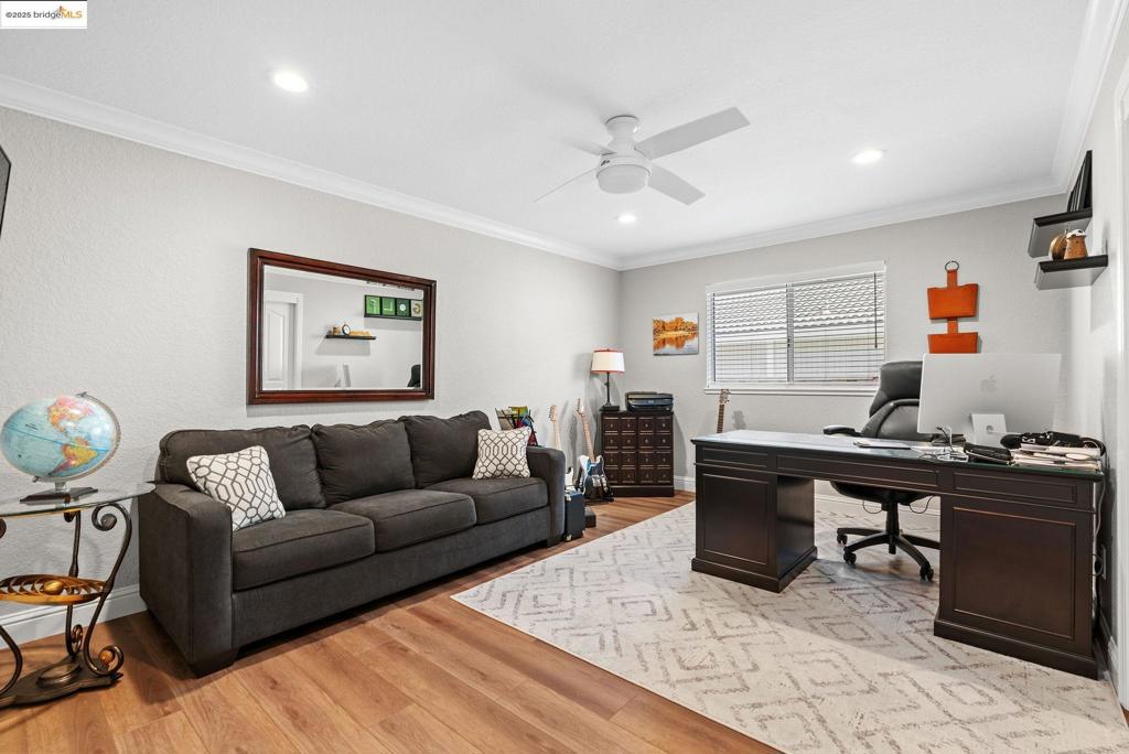 DISCOVERY BAY COUNTRY CLUB - Residential