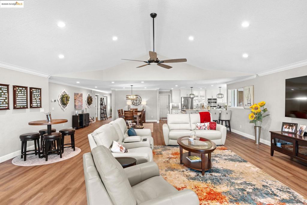 DISCOVERY BAY COUNTRY CLUB - Residential