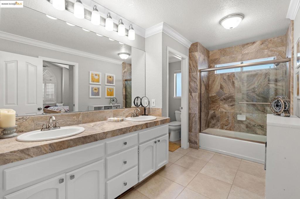 DISCOVERY BAY COUNTRY CLUB - Residential