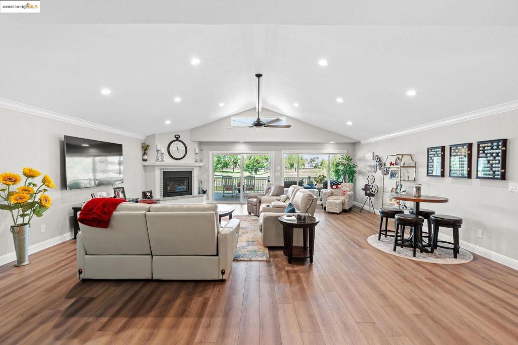 DISCOVERY BAY COUNTRY CLUB - Residential