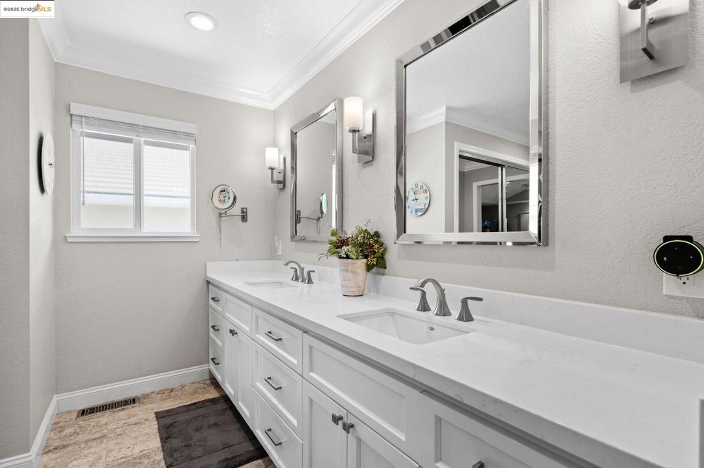 DISCOVERY BAY COUNTRY CLUB - Residential