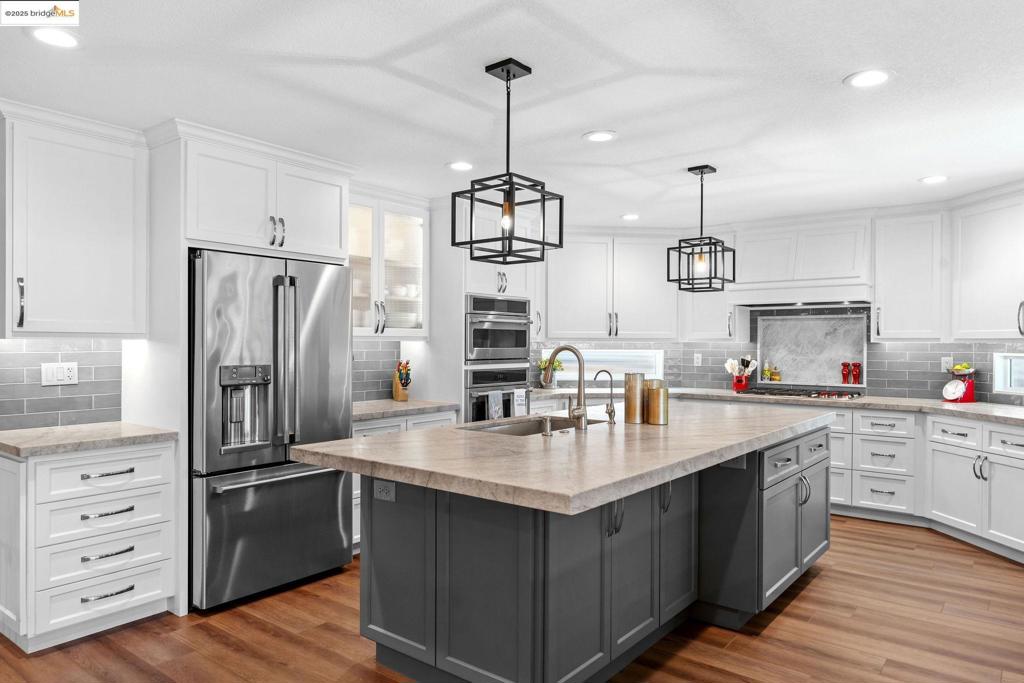 DISCOVERY BAY COUNTRY CLUB - Residential