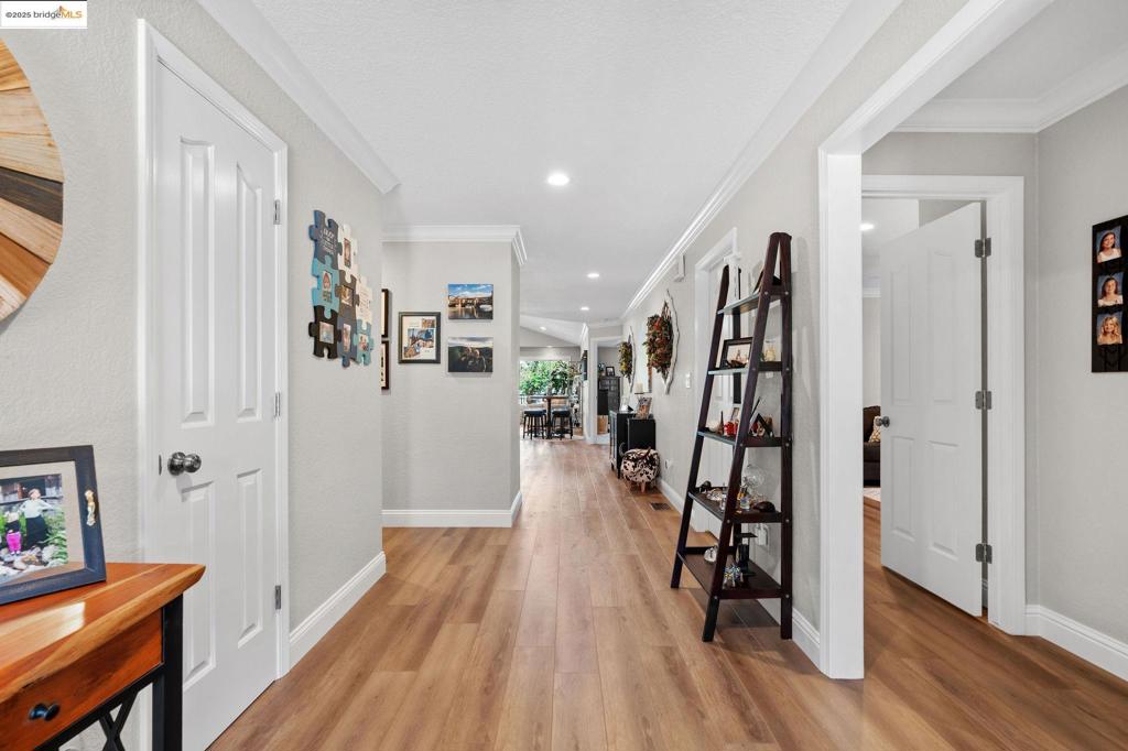 DISCOVERY BAY COUNTRY CLUB - Residential