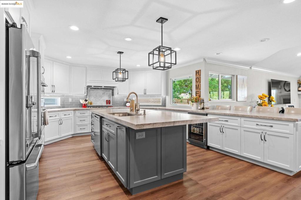 DISCOVERY BAY COUNTRY CLUB - Residential