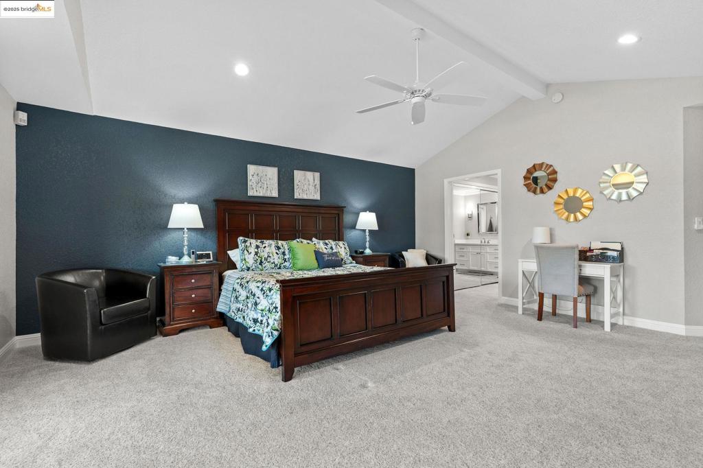 DISCOVERY BAY COUNTRY CLUB - Residential