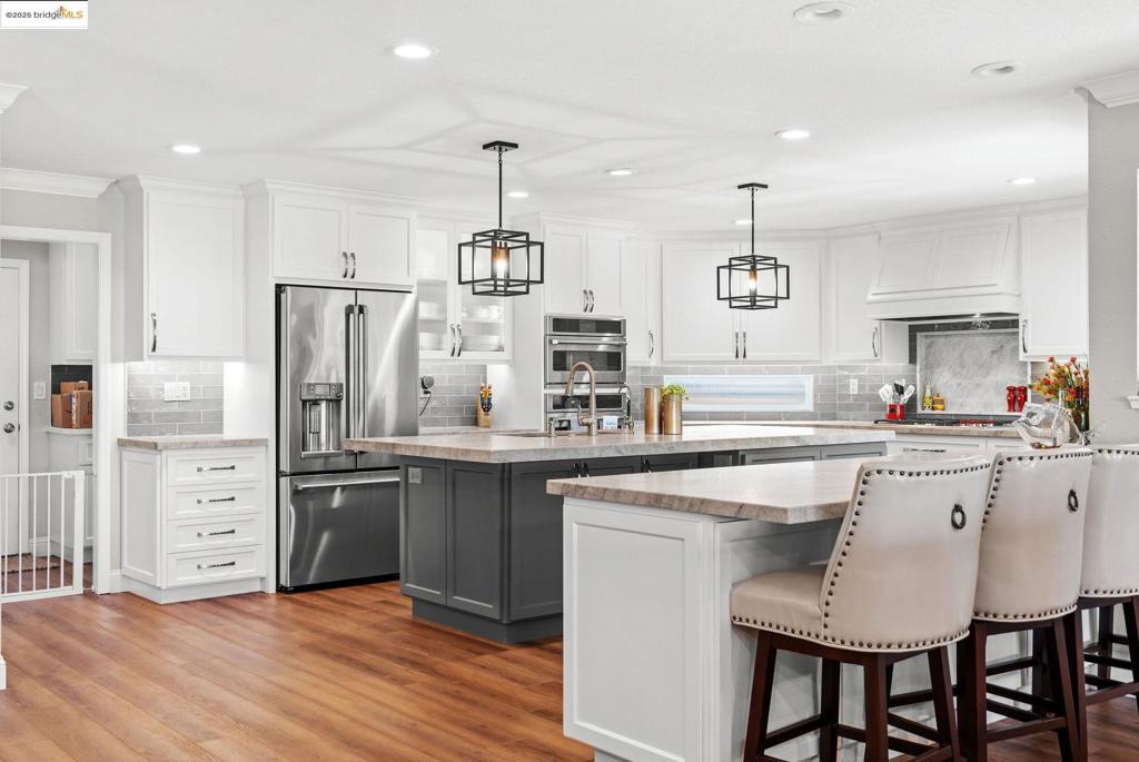 DISCOVERY BAY COUNTRY CLUB - Residential