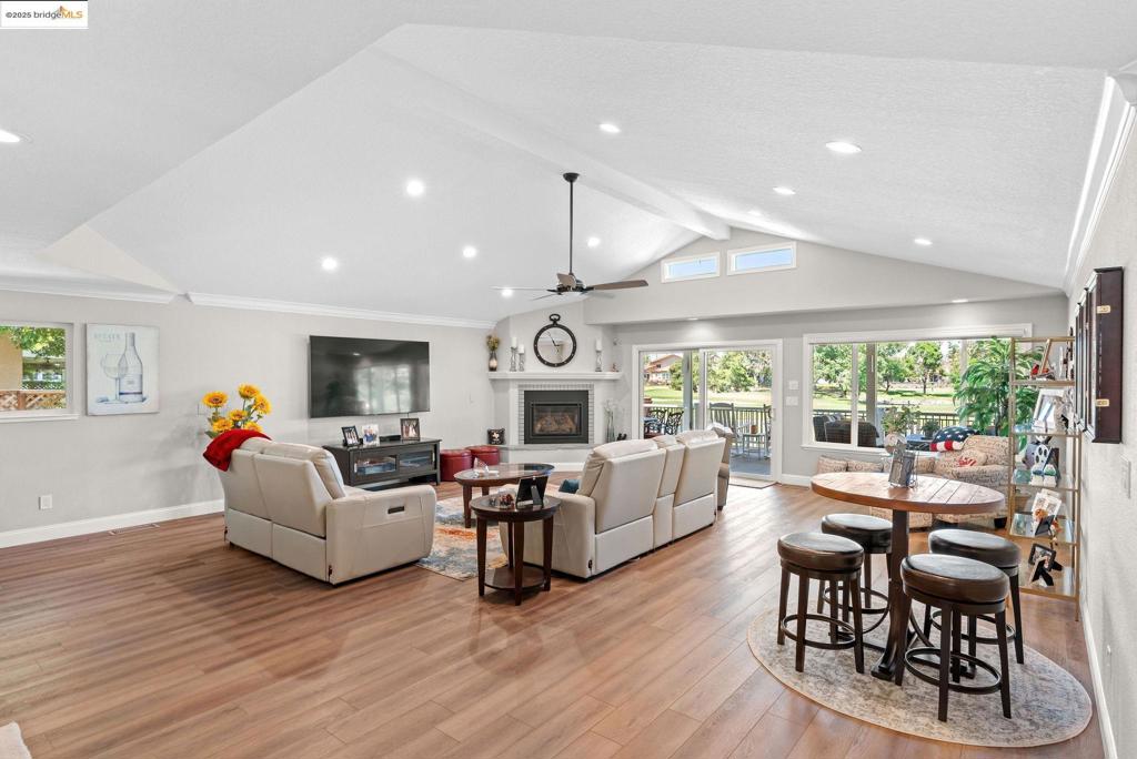 DISCOVERY BAY COUNTRY CLUB - Residential