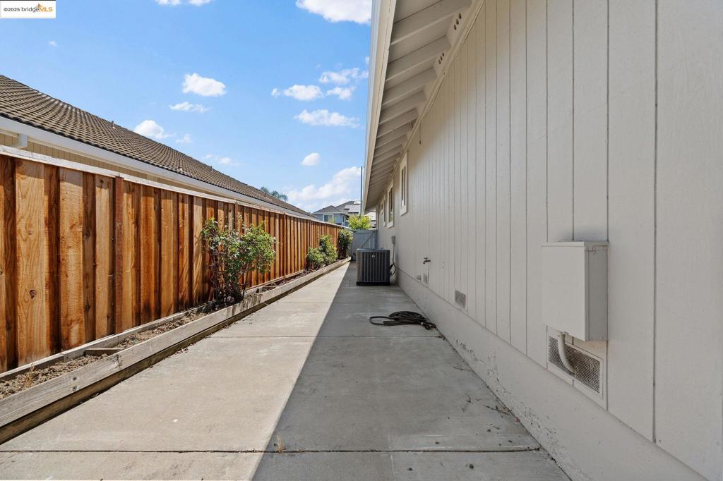 DISCOVERY BAY COUNTRY CLUB - Residential