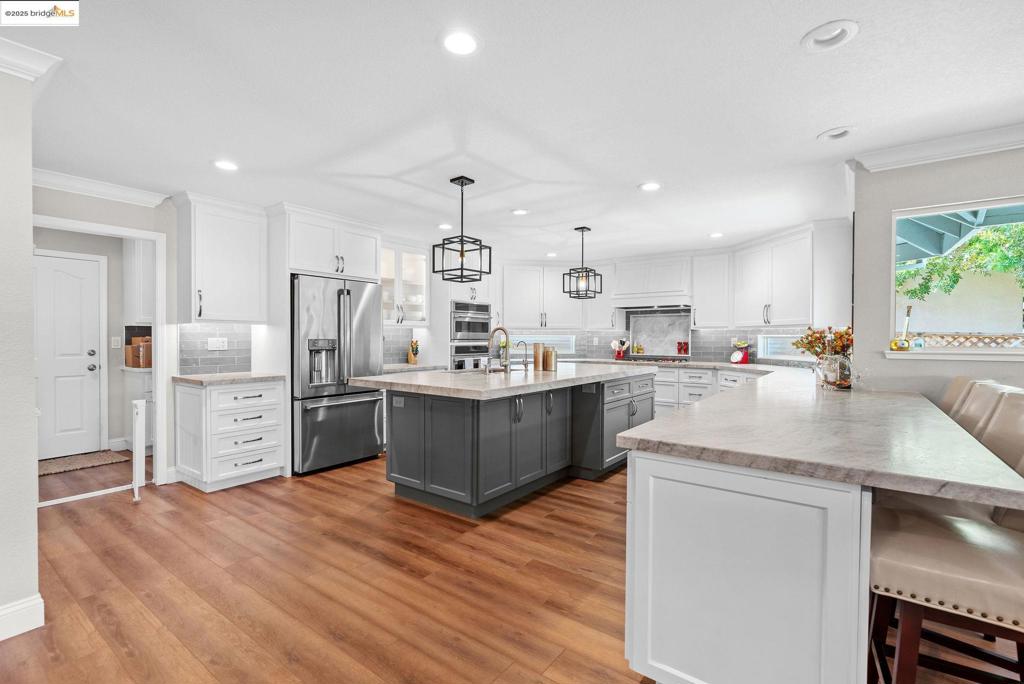 DISCOVERY BAY COUNTRY CLUB - Residential