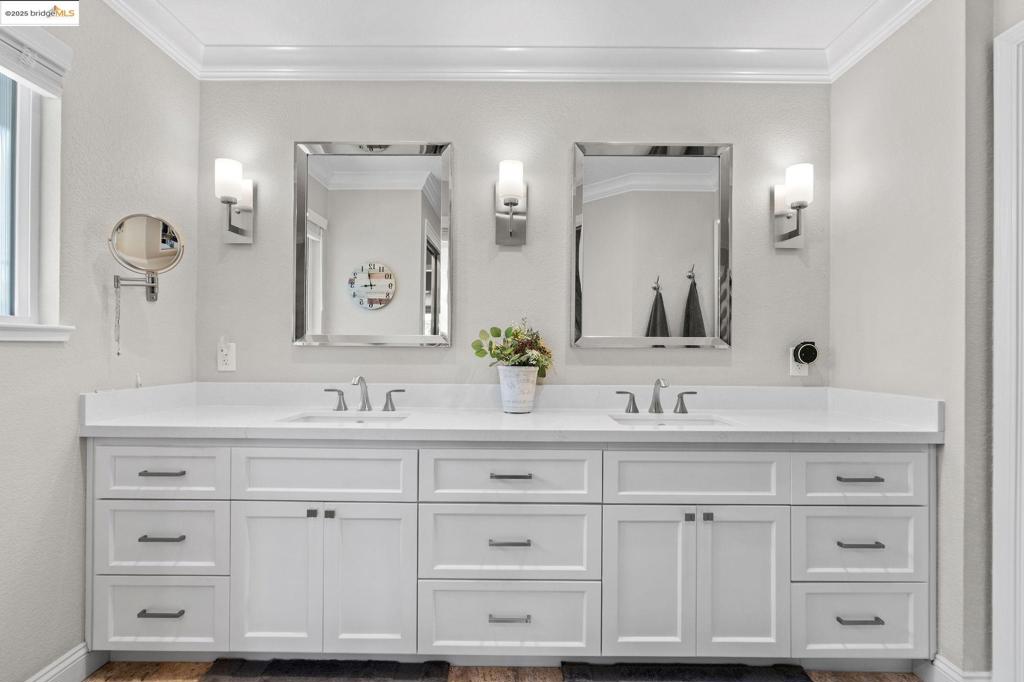 DISCOVERY BAY COUNTRY CLUB - Residential