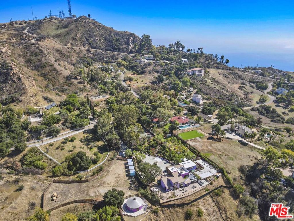 Photo of 231 Loma Metisse Road, Malibu, CA 90265 (MLS # 25612245)