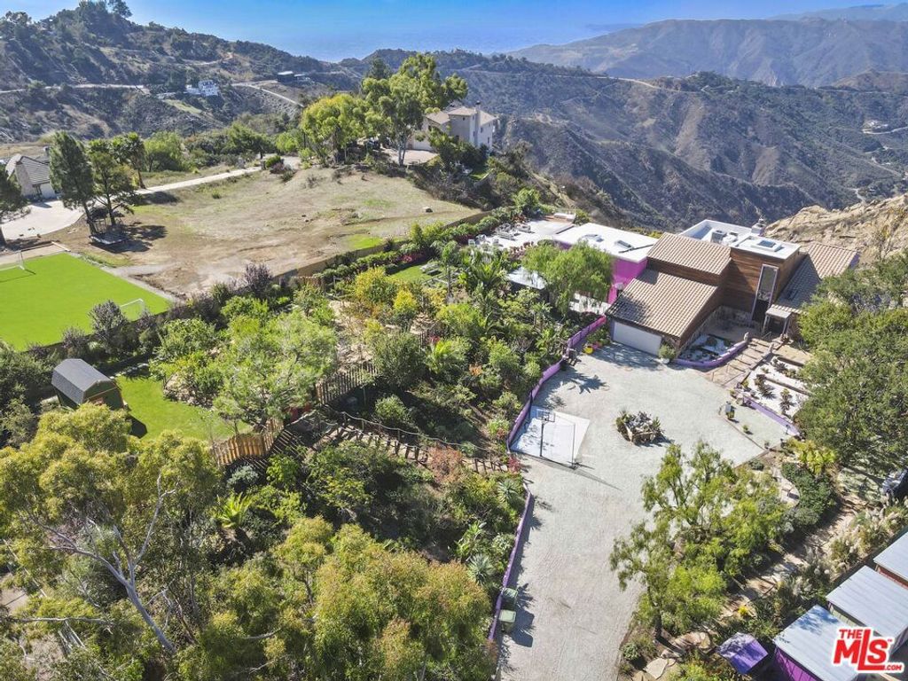 Photo of 231 Loma Metisse Road, Malibu, CA 90265 (MLS # 25612245)