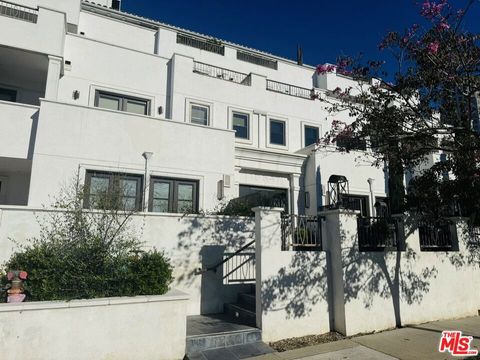 Photo of 10647 Ashton Avenue #203, Los Angeles, CA 90024 (MLS # 25625223)