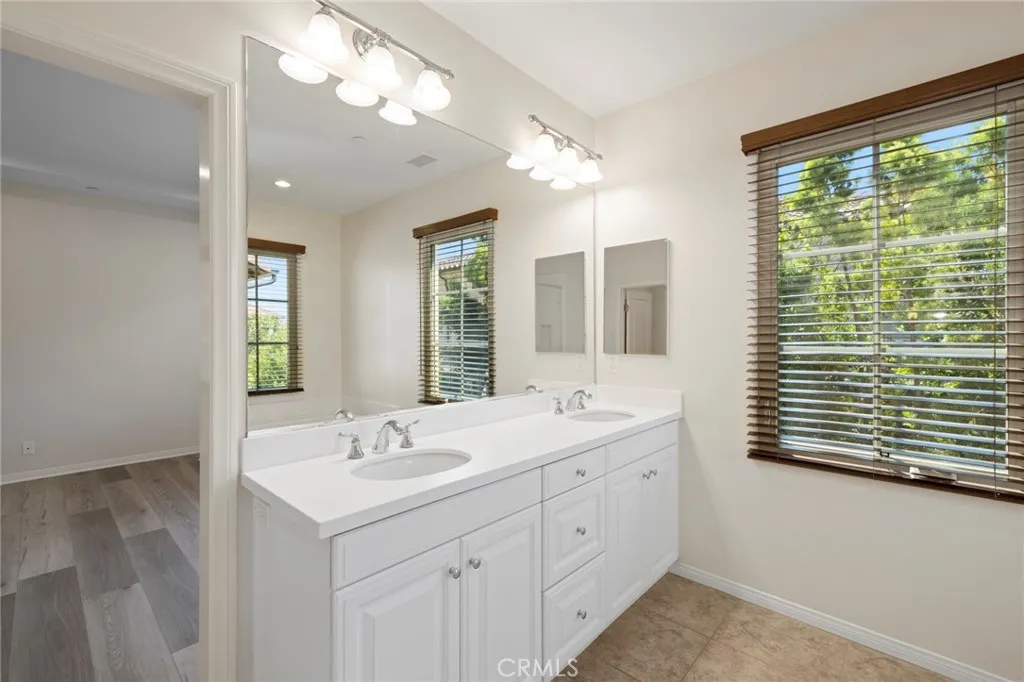 Irvine, California 92618, United States, 3 Bedrooms Bedrooms, ,3 BathroomsBathrooms,Residential,Active,200914