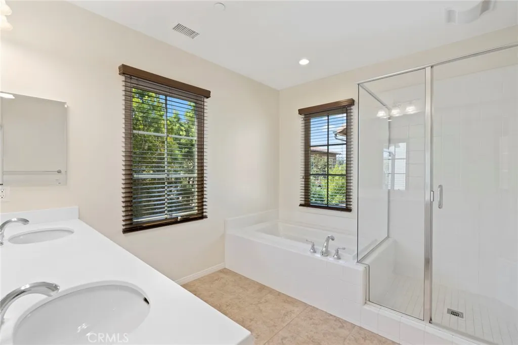 Irvine, California 92618, United States, 3 Bedrooms Bedrooms, ,3 BathroomsBathrooms,Residential,Active,200914