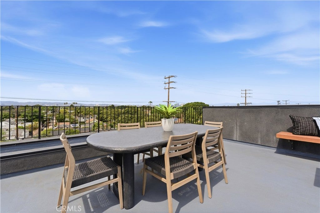 Photo of 11702 Charnock Road, Los Angeles, CA 90066 (MLS # LG26218512)