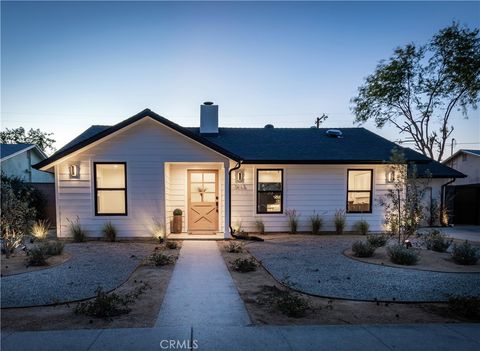 7913 Lasaine Northridge CA 91325